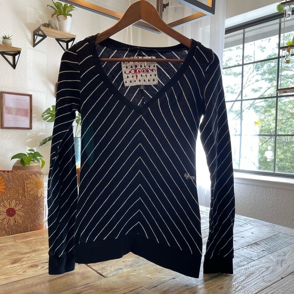 Black & White Striped V-Neck Volcom Sweater | Size S - Picture 9 of 9